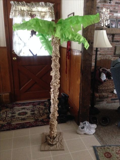 Pool noodle palm tree made with pool noodle, brown paper , wire on top, wrapped with crepe paper for leaves Pool Noodles, Diy Pool, Creative Valentines, Safari Party, Diy Valentines Crafts, Brown Paper, Crepe Paper, Valentines Diy, Palm Trees