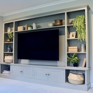 Media Wall Unit, Feature Wall Living Room, Built In Shelves Living Room, Living Room Wall Units, Living Room Built Ins, Living Tv, Tv Wall Decor, Media Unit, Tv Wall Unit