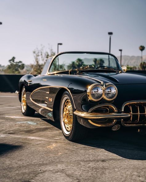 Wow 🤩 Check out this amazing 1959 Corvette on white and gold Vogues. #RDB #RDBLA #Corvette #VogueTyres 1970s Corvette, 60s Corvette, 1959 Corvette, White Corvette, Car Sunset, 1958 Corvette, Chevrolet Corvette C1, 1965 Corvette, Old Corvette