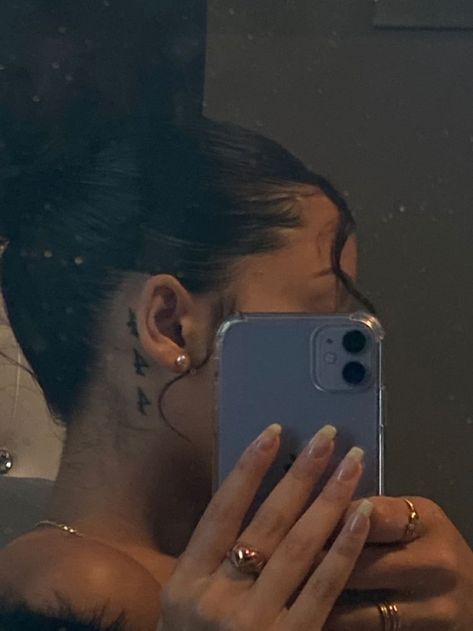 Tattoo Ideas Back Of Ear, Baddie Ear Tattoos, 777 Tattoo Ideas Behind Ear, Behind The Ear Tattoo Aesthetic, Down The Neck Tattoos Women, Beside The Ear Tattoo, Meaningful Women Tattoo Ideas, Behind Your Ear Tattoos, Behind The Ear Tattoos Women