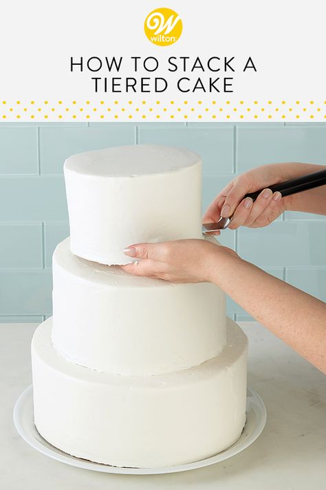 How To Make Wedding Cake, How To Stack Cakes, Plats Healthy, Diy Wedding Cake, Wilton Cake Decorating, Wedding Cake Recipe, Tiered Cake, Gateaux Cake, Wilton Cakes