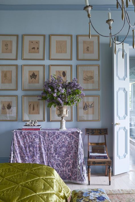 jane scott hodges bedroom botanicals Artsy Cottage, Leontine Linens, French Provincial Home, Hexagonal Table, Veranda Magazine, Lacquered Walls, Provincial Home, Upholstery Bed, Purple Rooms