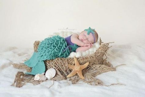 Baby Mermaid Outfit, Newborn Mermaid, Mermaid Photo Props, Foto Newborn, Mermaid Photos, Newborn Baby Photoshoot, Mermaid Outfit, Baby Sleep Problems, Baby Mermaid