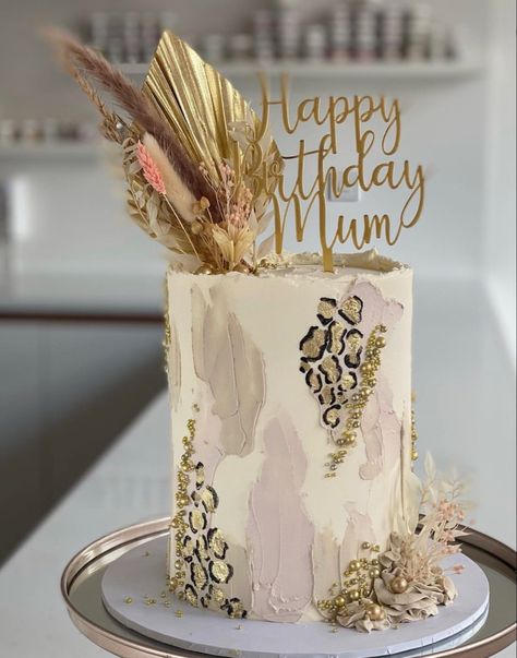 Leopard Print 40th Birthday Decor, Leopard 40th Birthday, Animal Buttercream Cake, Leopard Party Ideas, Leopard Theme Birthday Party, Leopard Cake Birthday, Leopard Print Cakes Ideas, Glam Birthday Cake, Leopard Birthday Cake