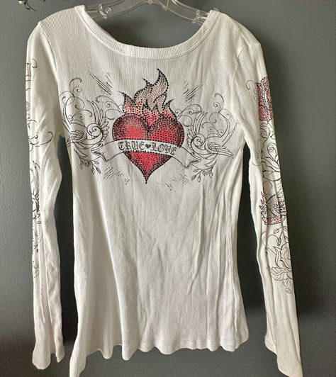 2000s Long Sleeve Shirt, 2000s Shirts, 2000 Shirts, Early 2000s Grunge, Y2k Ideas, Disco Diva, Tshirt Graphics, 2000s Girl, Cute Bunny Pictures