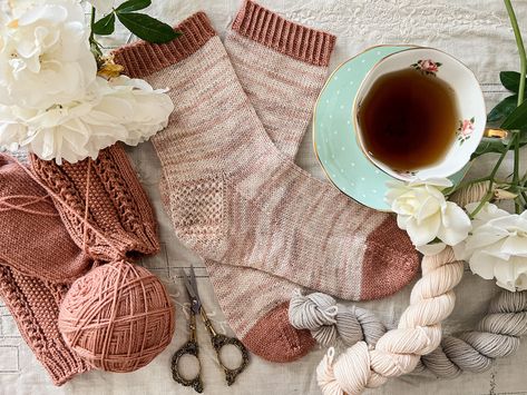 Sweater Knitting Designs, Handknit Socks, Basic Knitting, Knitting Board, Complex Patterns, Creative Knitting, Beginner Knitting Patterns, Hand Knit Socks, Knitting Blogs