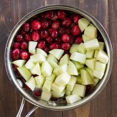 Cranberry Sauce With Apples, Apple Cranberry Sauce, Cranberry Apple Sauce, Homemade Cranberry Sauce, Classic Thanksgiving, Cranberry Relish, Cranberry Sauce Recipe, Cranberry Sauce Homemade, Thanksgiving Side