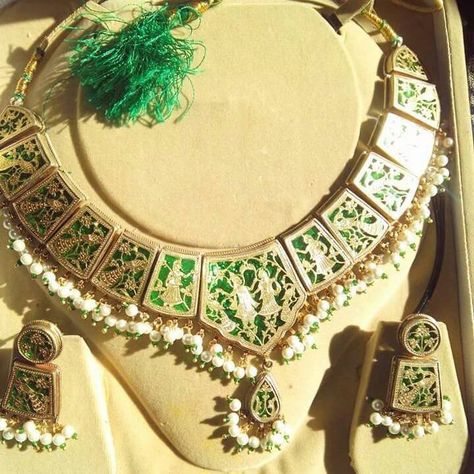 Thewa Jewellery Set, Theva Jewellery, Thewa Jewellery, Heart Diy Crafts, Indian Gold Necklace Designs, Hindu Jewelry, Rajputi Jewellery, Traditional Indian Jewellery, Jewelry Set Design