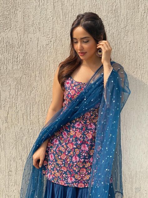 Spotted actor Neha Sharma in our Blue Kashmiri embroidered kurta with sharara pants and dupatta. Trendy Outfits Indian, Diwali Outfits, Traditional Indian Dress, Casual Indian Fashion, Desi Fashion Casual, Indian Dresses Traditional, Traditional Indian Outfits, Indian Woman, Trendy Dress Outfits