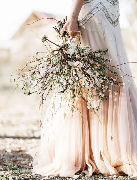 Be different and have a beautiful arrangement of twigs and wild flowers for your bouquet on your big day. Early Spring Wedding, Wedding Flower Guide, Flower Guide, Flowers Ideas, Trendy Flowers, Nontraditional Wedding, Wildflower Wedding, Arte Floral, Early Spring