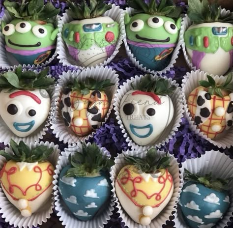 Strawberry Cake Pops, Chocolate Covered Desserts, Strawberry Ideas, Chocolate Covered Strawberries Bouquet, Toy Story Baby, Toy Story Cakes, Chocolate Covered Fruit, Dipped Strawberries, Dessert Gifts