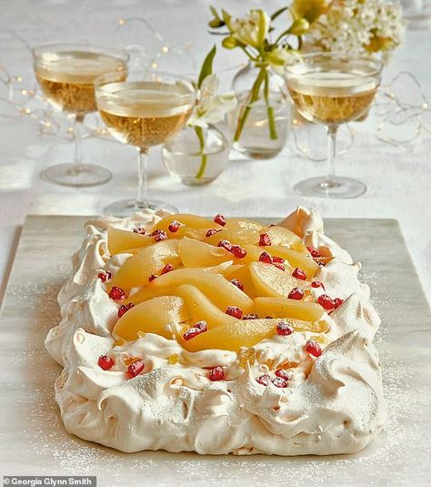 Mary Berry Cooks, Vegetarian Dinner Party, Mary Berry Recipe, Pear Ginger, Berry Recipes, Pavlova Recipe, Best Christmas Recipes, Paul Hollywood, Berries Recipes