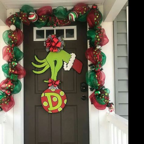 Christmas Garland Mantle, Mesh Garland, Deco Mesh Garland, Garland Lights, Grinch Decorations, Whoville Christmas, Outside Christmas Decorations, Grinch Christmas Decorations, Pine Garland