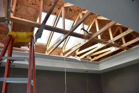 Skylights In Truss Roof, Vaulted Ceiling Trusses, Exposed Truss Ceiling, Velux Skylights Kitchen, Diy Skylight, Skylight Ideas, Skylight Architecture, Modern Skylights, Attic Truss