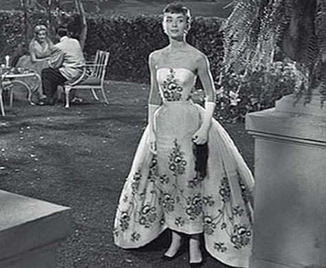 Audrey Hepburn Sabrina Dress, Sabrina Movie, Sabrina Audrey Hepburn, Sabrina 1954, Audrey Hepburn Movies, Sabrina Dress, Givenchy Dress, Old Hollywood Style, Humphrey Bogart