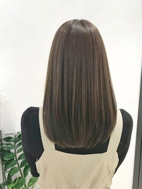 Hair Cut For Girls, Round Haircut, One Length Hair, V Shape Hair, Straight Hair Cuts, Layered Haircuts For Medium Hair, Hair Inspiration Long, Extension Hair, Long Brown Hair