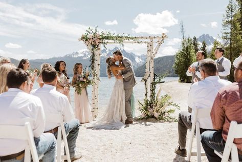 Stevie Nicks Concert, Sawtooth Mountains, Lake Lodge, Mountain Bride, Red Fish, Brides And Bridesmaids, Mountain Range, Beautiful Couple, Rocky Mountain