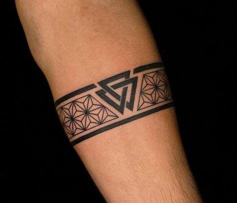 Black Band Tattoo, Wrist Band Tattoo, Band Tattoos For Men, Armband Tattoos, Forearm Band Tattoos, Band Tattoo Designs, Boho Tattoos, Armband Tattoo Design, Arm Band Tattoo