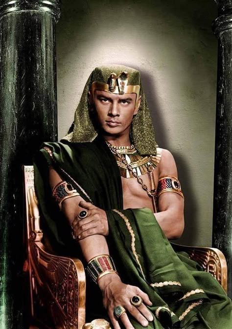 Egypt Fashion, Yul Brynner, Film Vintage, The Ten Commandments, Septième Art, Classic Movie Stars, Ten Commandments, Hollywood Legends, Movie Costumes