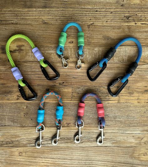 Top Beaded Keyrings & Lanyards Paracord Accessories, Dog Seat Belt, Rose Violette, Safety Training, Paracord Projects, Climbing Rope, Dog Safety, Collar Leash, Collar And Leash