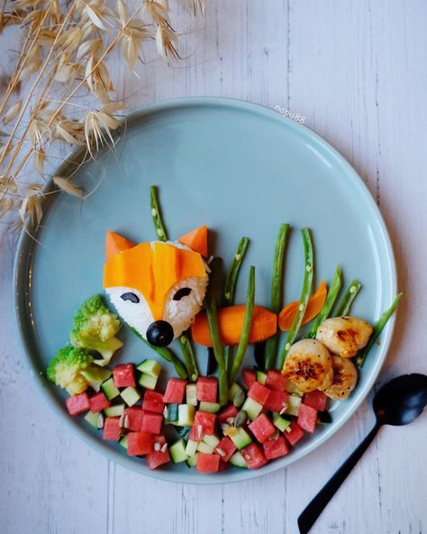 Red fox hiding behind a bush by @napu88 Fox Shaped Food, Fox Veggie Tray, Caterpillar Birthday, Enchanted Forest Party, Wood Badge, Hungry Caterpillar Birthday, Wildlife Day, Forest Party, Fox Squirrel