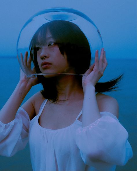 Underwater Japanese Photography, Fishbowl Photoshoot, Ocean Pose Reference, Fish Bowl Photography, Ocean Portrait Photography, Fish Tank Photoshoot, Korean Concept Photoshoot, Asian Photoshoot Aesthetic, Blue Hour Beach Photoshoot