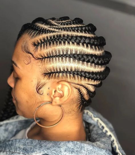 Large Lemonade Braid Unique Lemonade Braids, Lemonade Braids With Curls At The End, Lemonade Braids To The Side, Knee Length Lemonade Braids, Large Lemonade Braids, Thick Lemonade Braids, Large Lemonade Braids To The Side, Braids To The Side, Big Lemonade Braids To The Side