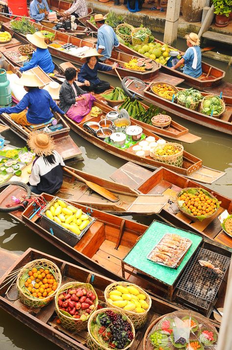 The Bangkok floating markets give you the feeling of an authentic Bangkok experience. Here's some of the BEST floating markets in Bangkok... Bangkok Floating Market, Bangkok Thailand Aesthetic, Bangkok Aesthetic, Floating Market Thailand, Thailand Floating Market, Floating Market Bangkok, Malaysia Trip, Bangkok Tourist, Bangkok Shopping