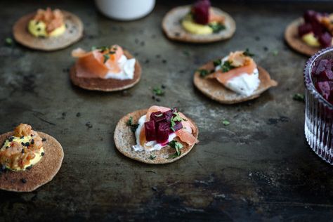 Gluten-Free Buckwheat Blinis with All the Fixings Vegetarian Cassoulet Recipe, Buckwheat Blini Recipe, Paleo Flour, Healthy Egg Breakfast, Roasted Beets, Buckwheat, Healthy Foods To Eat, Gluten Free Dairy Free, Wedding Food