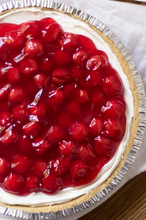 Easy Festive Desserts, Cherry Cheesecake Pie, Cherry Cream Cheese Pie, Cream Cheese Pie Recipes, Cherry Cream Cheese, Cheese Pie Recipe, No Bake Cherry Cheesecake, Cherry Pie Recipe, Cream Cheese Pie