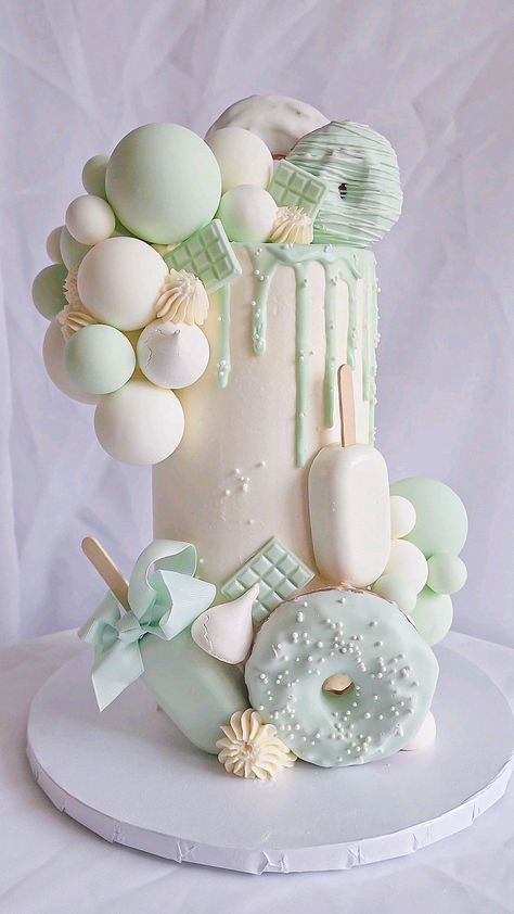 mint green "loaded" cake. Manger Aesthetic, Pastel Green Birthday Cake, Mint Green Birthday Cake, Pastel Green Cake, Mint Green Birthday Decorations, White Pink Green Birthday Cake, Mint Green Cake Design, Mint Green Heart Cake, Mint Green Cake