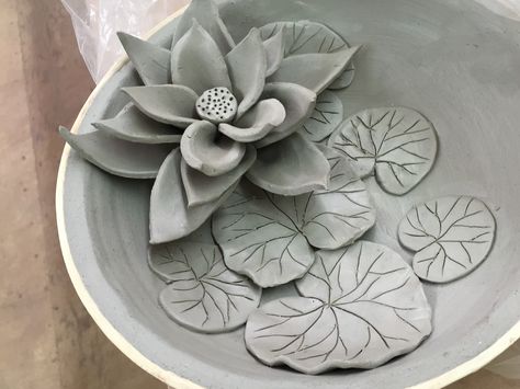 Lotus bowl. Concrete Bowl Decor, Lotus Flower Pottery, Ceramic Flower Bowl, Clay Lotus Flower, Lotus Ceramic, Clay Lotus, Bowl Clay, Diy Air Dry Clay, Yoga Decor