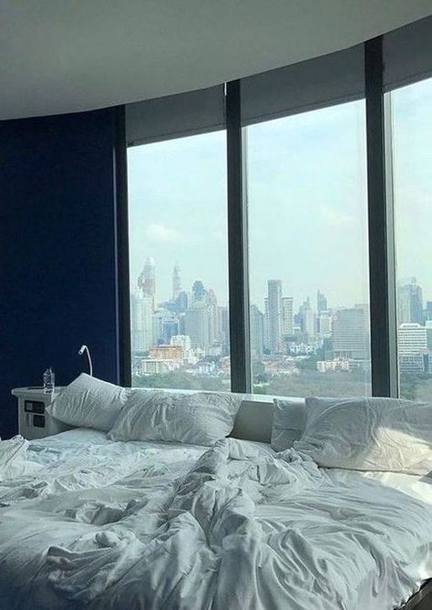 Avengers Headquarters, Avengers Bedroom, Avengers Tower, Walton House, Cosy Bed, Big Beds, Room Ideas Aesthetic, Holiday Places, Disney Home