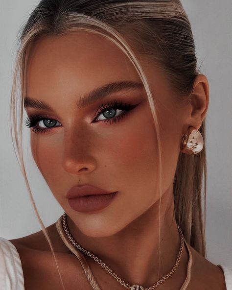 Brookelle Mckenzie, Peachy Makeup Look, Arabic Eye Makeup, Evening Eye Makeup, Natural Prom Makeup, Bright Room, Classy Makeup, Prom Eye Makeup, Formal Makeup