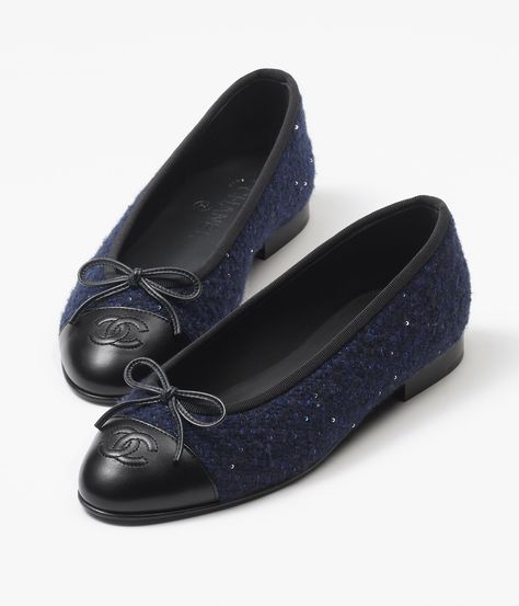 Chanel Ballerina, Chanel Flats, Navy Chanel, Mode Chanel, Chanel Store, Fashion Shoes Flats, Chanel Official Website, Couture Mode, Chanel Logo