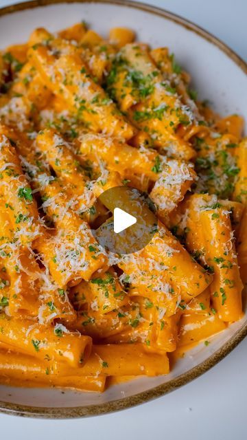 Red Pepper Pesto Pasta, Mediterranean Baked Pasta, Creamy Red Pesto Pasta, Creamy Red Pasta Recipes, Super Yummy Pasta, Pasta With Dried Tomatoes, Red Pesto Recipe, Red Pesto Pasta, Festive Meals