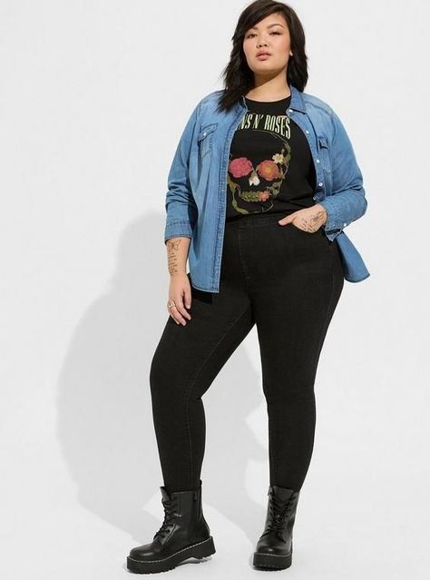 Pull-On Lean Jeans Skinny Mid Rise Jeans in Black PlusSizeSummerStyle #summervivibes #plussizefashionista #ootd #plussizequeen #plussize #summerfashion. https://whispers-in-the-wind.com/the-ultimate-plus-size-outfit-guide-summer-in-style/?415 Chubby Alternative Fashion, Plus Size Tomboy Fashion, Plus Size Grunge Fashion, Plus Size Edgy, Plus Size Grunge, Plus Zise, Fly Free, Plus Size Outfit, Dark Matter