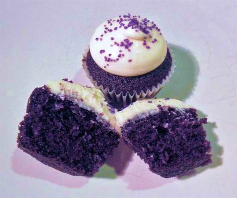 purple velvet cupcake Purple Velvet Cupcakes, Purple Yams, Purple Velvet Cakes, Purple Desserts, Candy Cupcakes, Phoenix Restaurants, Graduation Desserts, Purple Cupcakes, Baking Stuff