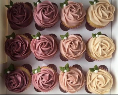 Bridal Shower Cupcakes Rose Gold, Strawberry Cake Designs Ideas, Dusty Rose Cupcakes Wedding, Rose Gold Cupcakes Wedding Ideas, Mauve Wedding Cupcakes, Rose Gold Wedding Cupcakes, Dusty Rose Cupcakes, Maroon Cupcakes, Burgundy Baby Shower Ideas