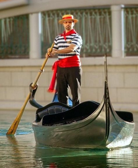 Italian Costume Ideas, Venice Las Vegas, The Venetian Las Vegas, Venice Boat, Italian Costume, Gondola Boat, Vegas Theme Party, Postcards From Italy, Venetian Las Vegas