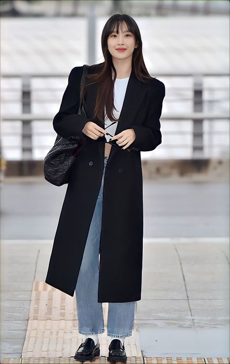 Moon Ka Young Style, Moon Ga Young Style, Celebrity Winter Style, Young Outfit, Korean Winter Outfits, Japan Outfits, Moon Ga Young, Neat Casual Outfits, Style Inspiration Classic