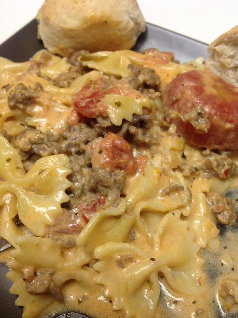 Italian Sausage with Bowtie Pasta.....I make this, and it is so good. I use sweet Italian sausage Sausage Meat, Sausage Dinner, Resep Pasta, Italian Sausage Recipes, Ground Italian Sausage, Rice Dinner, Ground Sausage, Sweet Italian Sausage, Bowtie Pasta