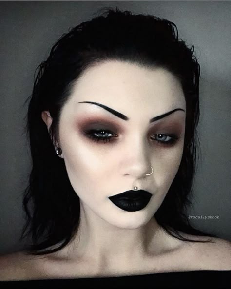 Maquillage Goth, Vampire Makeup, Easter Makeup, Alt Makeup, Witch Makeup, Yennefer Of Vengerberg, Alternative Makeup, Emo Makeup, Edgy Makeup