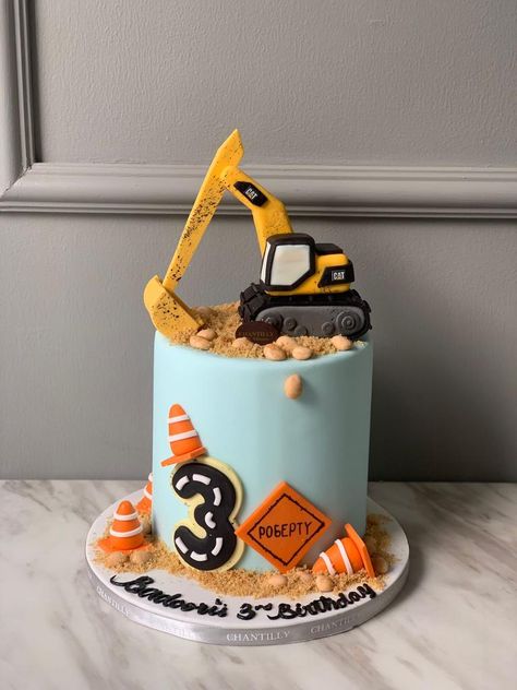 Kids Construction Cake, Construction Party Cakes, Excavator Cake, Construction Birthday Party Food, Construction Birthday Cake, Toddler Birthday Cakes, Truck Birthday Cakes, Boys First Birthday Cake, Baby Boy Birthday Cake