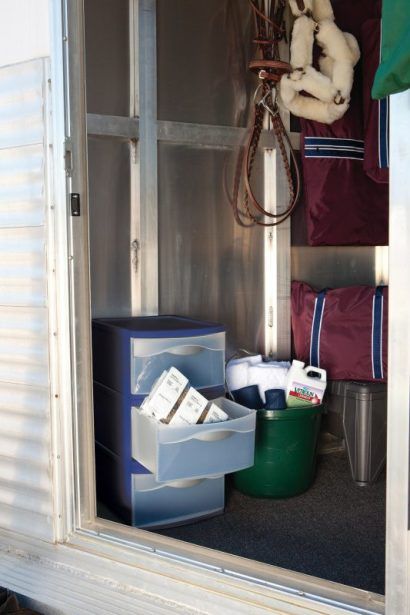 Horse Trailering Checklist – Packing & Safety on the Road Horse Show Packing, Horse Trailer Organization, Safety On The Road, Tack Room Organization, Horse Grooming Kit, Hunter Jumper Horses, Trailer Organization, Horse Brushes, Hay Bag