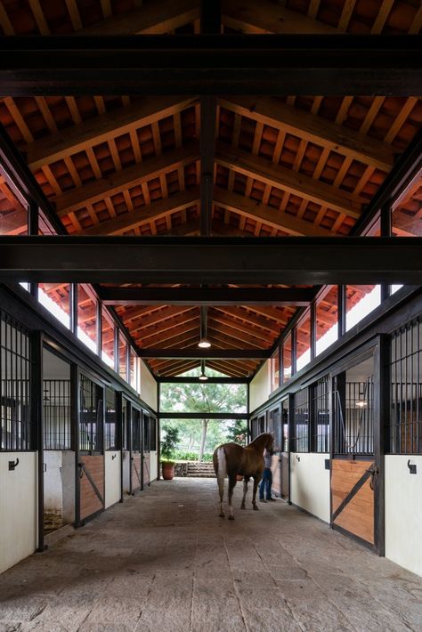 Gallery of La Stella Ranch / AE Arquitectos - 3 Dream Barn Stables, Equestrian Barns, Horse Barn Ideas Stables, Horse Barn Designs, Dream Horse Barns, Hacienda Style Homes, Horse Barn Plans, Ranch Farm, Stables Design