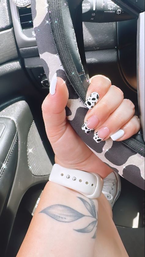 Short Nails Ideas Winter, Cow Print French Tip Nails, Print French Tip Nails, Boho Western Nails, Lila Nails, Cowgirl Nails, Sqaure Nails, Country Acrylic Nails, Rodeo Nails