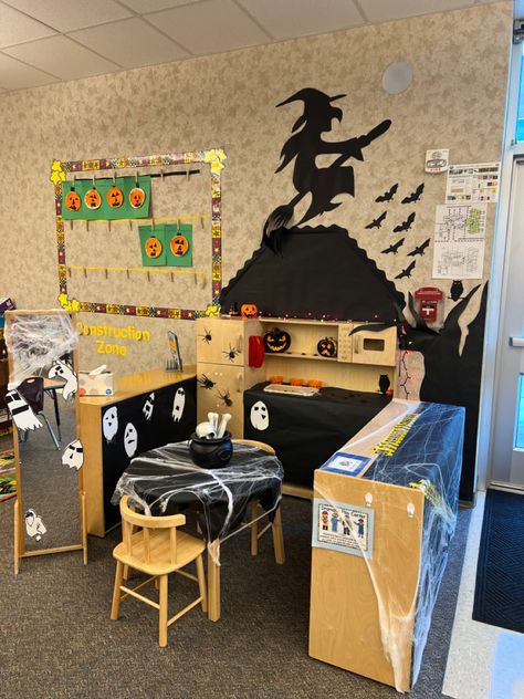 Haunted House Dramatic Play Preschool, Halloween Dramatic Play Center, Haunted House Dramatic Play, Halloween Dramatic Play, Dramatic Play Centers Preschool, Role Play Areas, Halloween Sensory, Dramatic Play Preschool, Dramatic Play Area