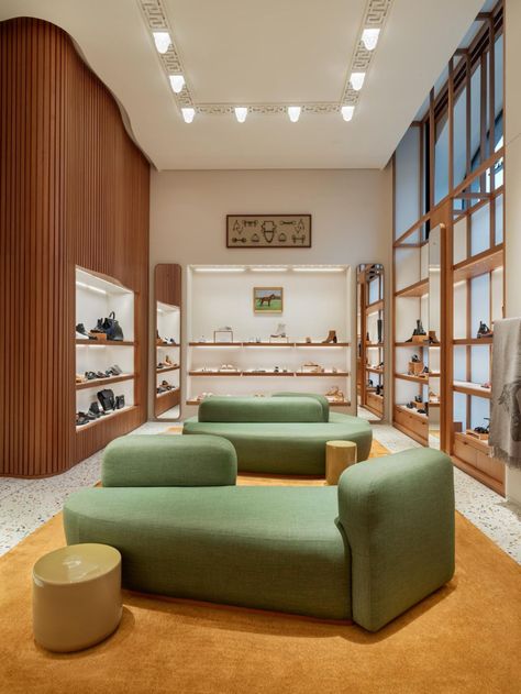 Hermes Store, Parisian Architecture, Jewelry Store Design, Pharmacy Design, Vip Room, Store Interiors, Showroom Design, Boutique Interior, Retail Interior