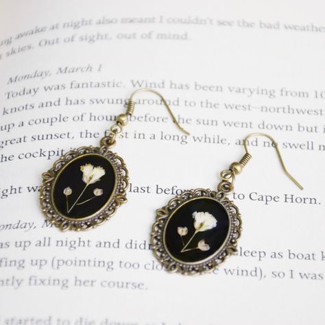 Resin Business, October Jewelry, Dried Flower Earrings, Pressed Flower Earrings, Flower Resin Jewelry, Victorian Earrings, Clear Epoxy Resin, Black Earrings Dangle, Vintage Lovers